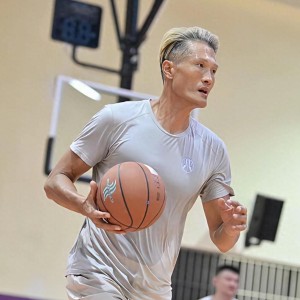 开云登录入口地址-季乐：退役后竟然当交警，曾拿3次CBA总冠军，妻子是宏远啦啦队长